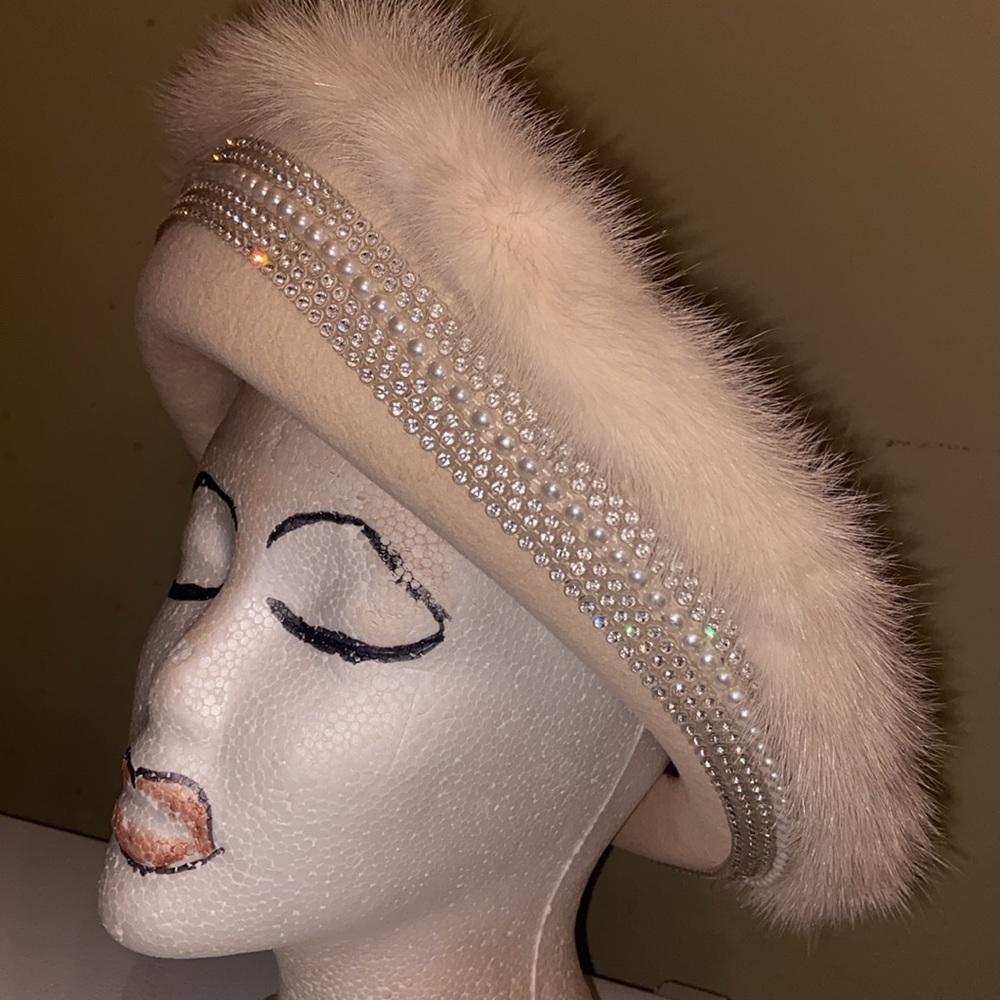 Stunning Ivory Wool w/ Fur Trim Church Dress Hat by b Michael N Y